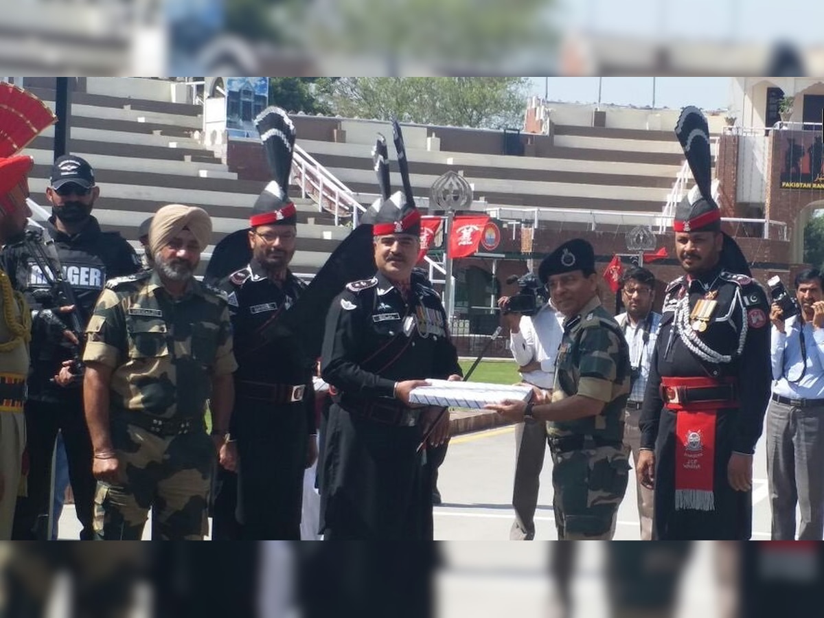 Pakistani Rangers offer sweets to BST at Attari Wagah Border on Pakistan National Day