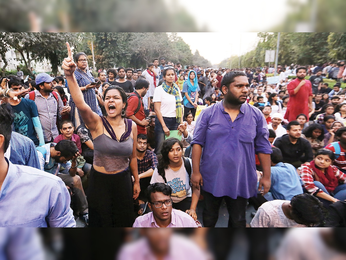 National Commission for Women orders probe into lathicharge at JNU march