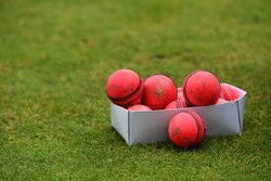 Former umpire accuses Kapil, Imran and other Indian and Pakistani players of ball-tampering