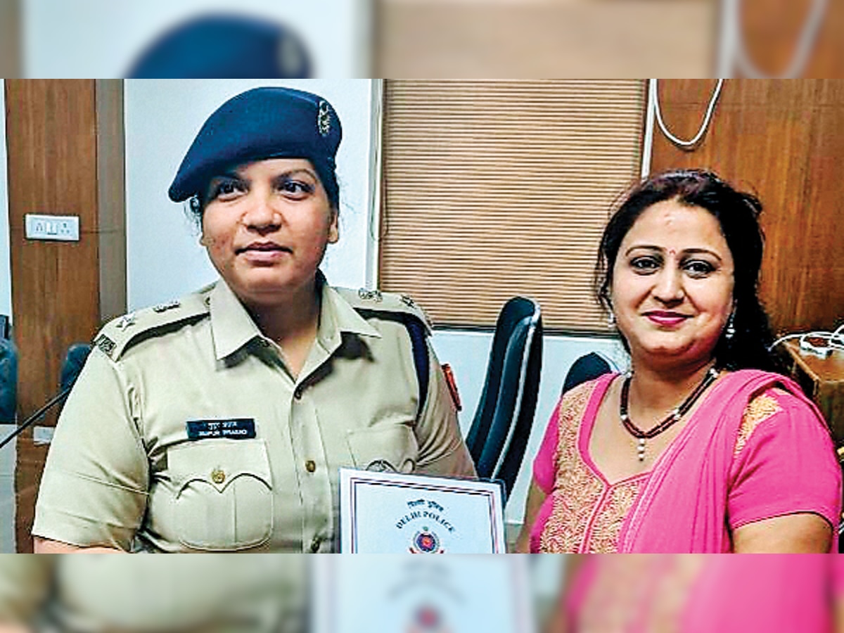 Delhi Police laud two women for thwarting snatchers