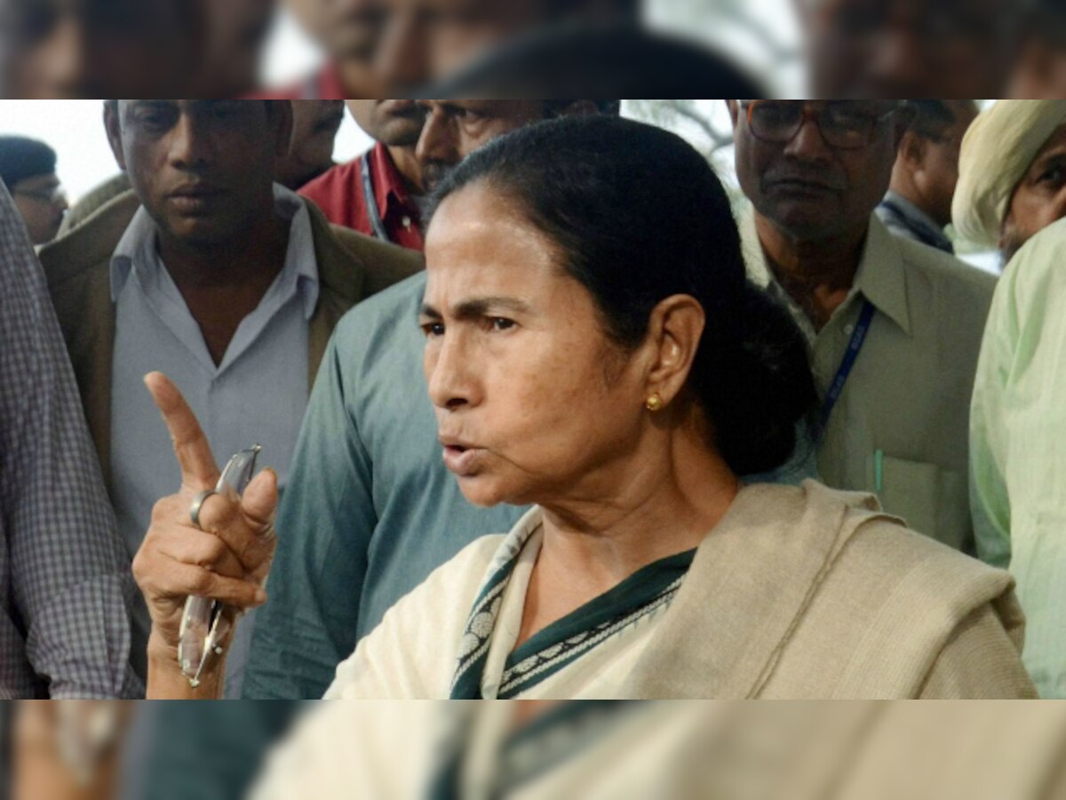 Currency shortage: Is there Financial Emergency in the country, asks Mamata Banerjee 