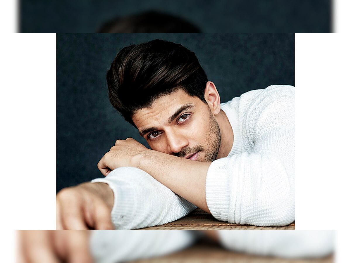 Sooraj Pancholi moves into a new house