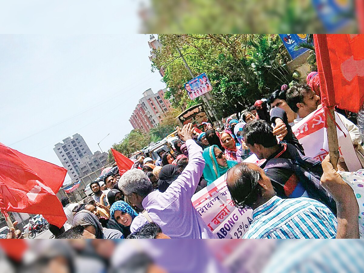 Parents seeking RTE admissions hold silent protest at Malad school
