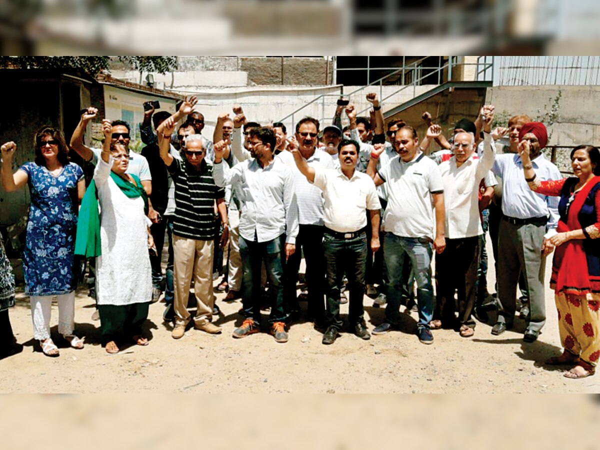 Noida home buyers protest against builders for delay