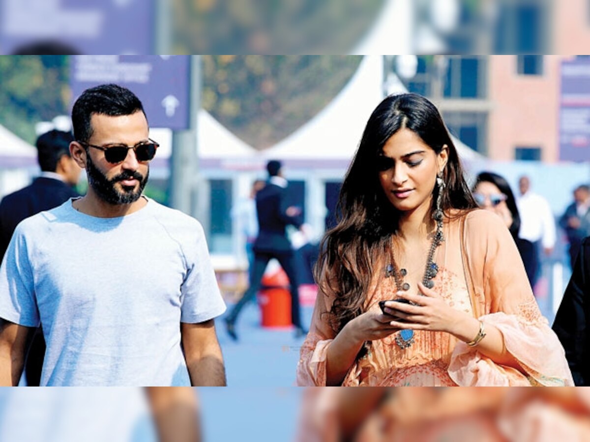 Wait, what? Sonam Kapoor and Anand Ahuja won't have wedding cards, here's why