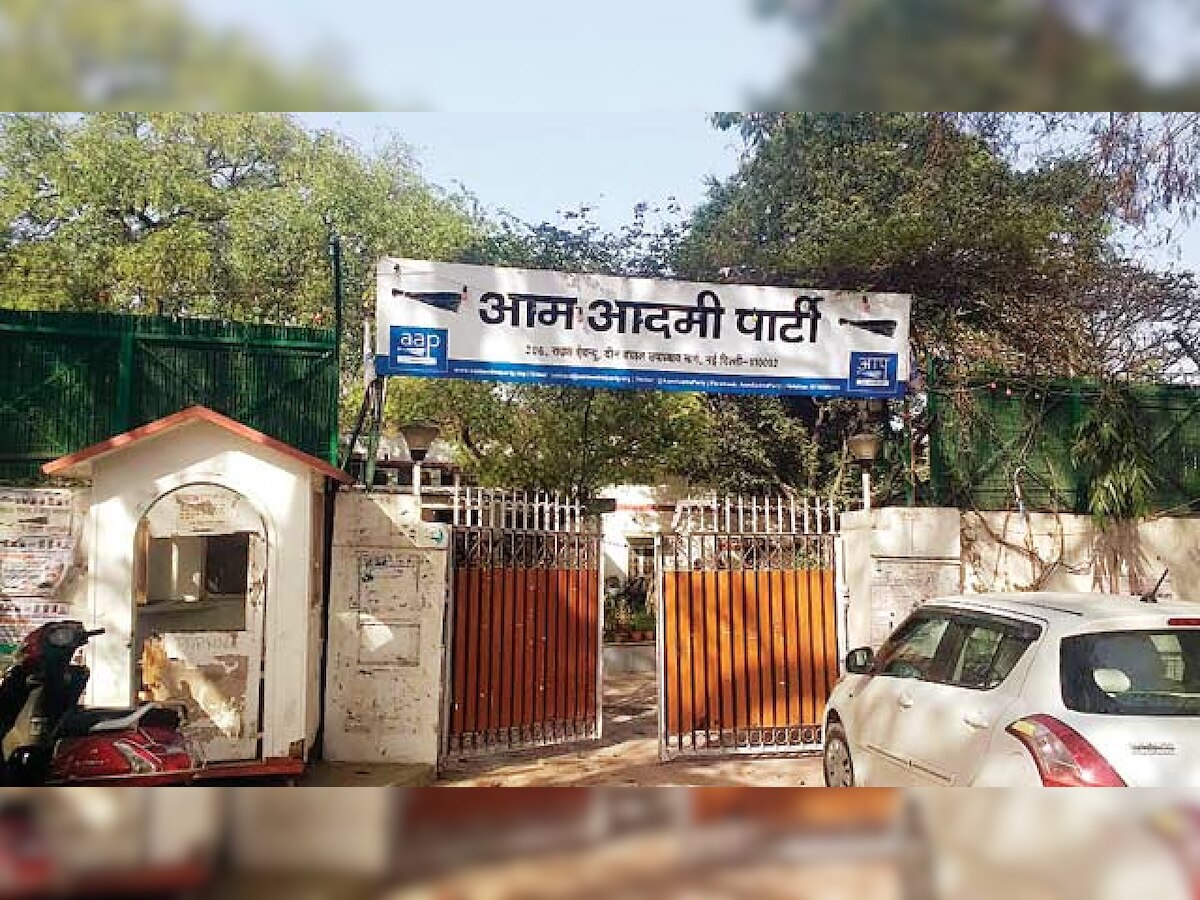 Governors, LGs behaving like 'BJP agents' since 2014: AAP on no toilet - no food row