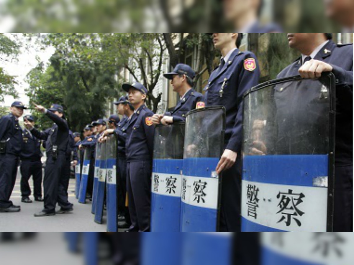 Taiwan police arrests more than 300 gang members ahead of local elections