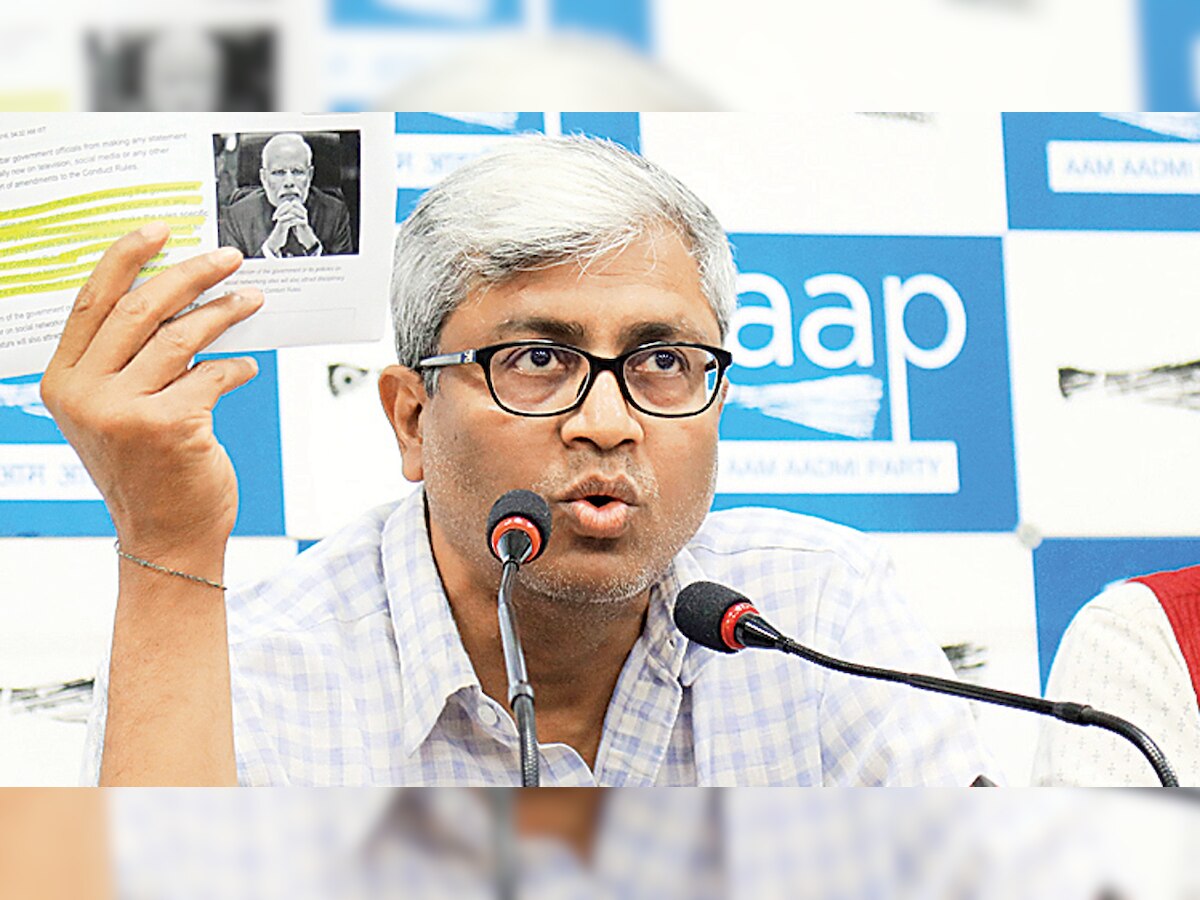 Delhi Court orders FIR against AAP leader Ashutosh for remarks against Mahatma Gandhi, Jawaharlal Nehru