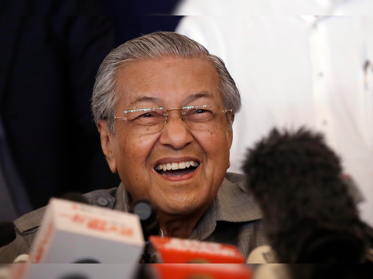 Mahathir Mohamad sworn in as Malaysia's Prime Minister; becomes world's oldest leader