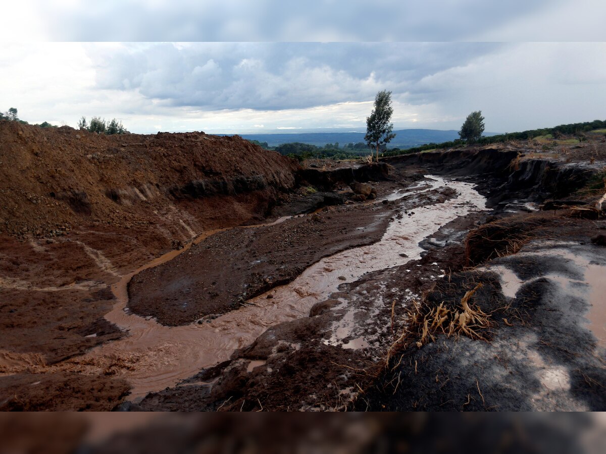 Kenya floods: Dam that burst killing 45 was built illegally, says report