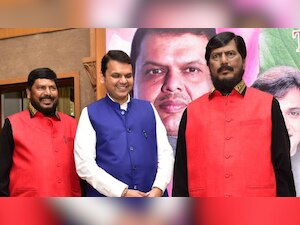 Fadnavis unveils wax statue of Union minister Athawale