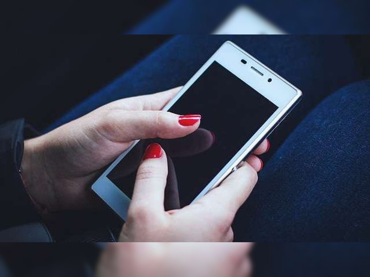 Mumbai girl ends life by jumping into well after parents take away her phone