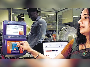 Delhi Metro Rail Corporation closes token counters to promote smart cards