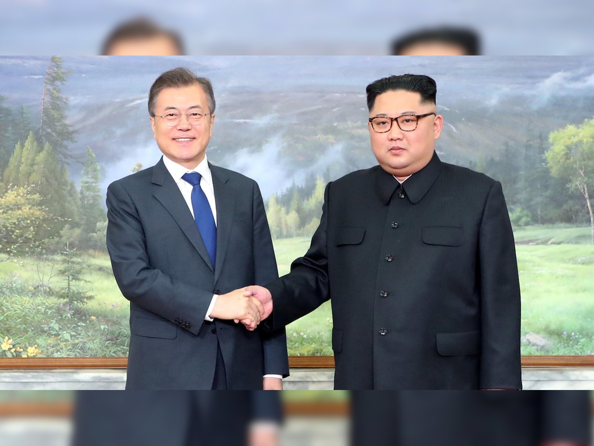 Korean leaders Moon Jae-in and Kim Jong Un hold surprise meet to ensure success of summit with Donald Trump