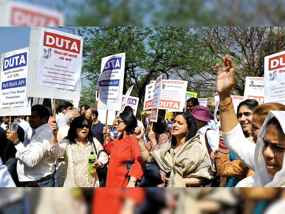 Despite warnings, Delhi University teachers continue evaluation boycott