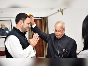 Has Pranab Mukherjee been omitted from Rahul Gandhi's Iftar party?