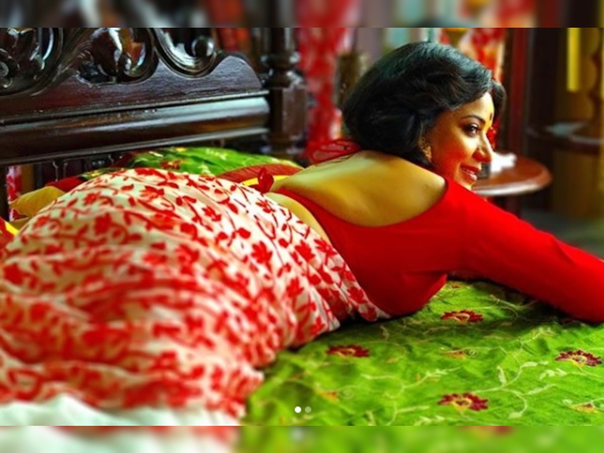 Xxx Monalisa Phjpuri Bur Bf - Bhojpuri actress Monalisa channels her inner boss lady in this red hot pic