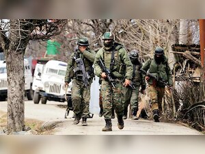 Terrorist surrenders after forces kill two Lashkar-e-Taiba men