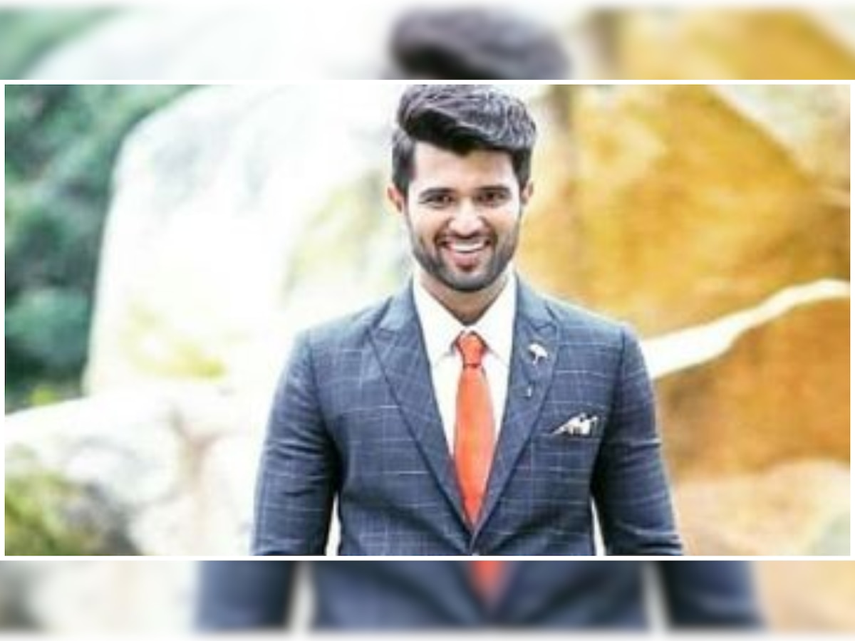 Vijay Devarakonda all set to make a singing debut with 'Naino ki Arziyaan'