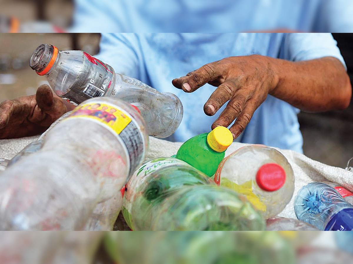 Sixteen shops refuse to pay fine on 4th day of plastic ban in Mumbai