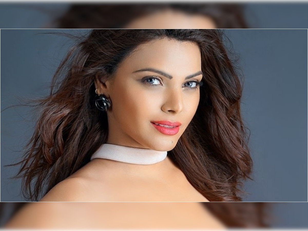 Kamasutra 3D actress Sherlyn Chopra posts a hot bikini pic and for a change people are not trolling her