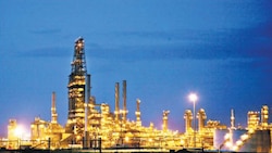 Refineries told to cut Iran oil imports