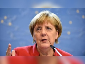 Angela Merkel, rebel minister agree migrant deal to avert govt crisis
