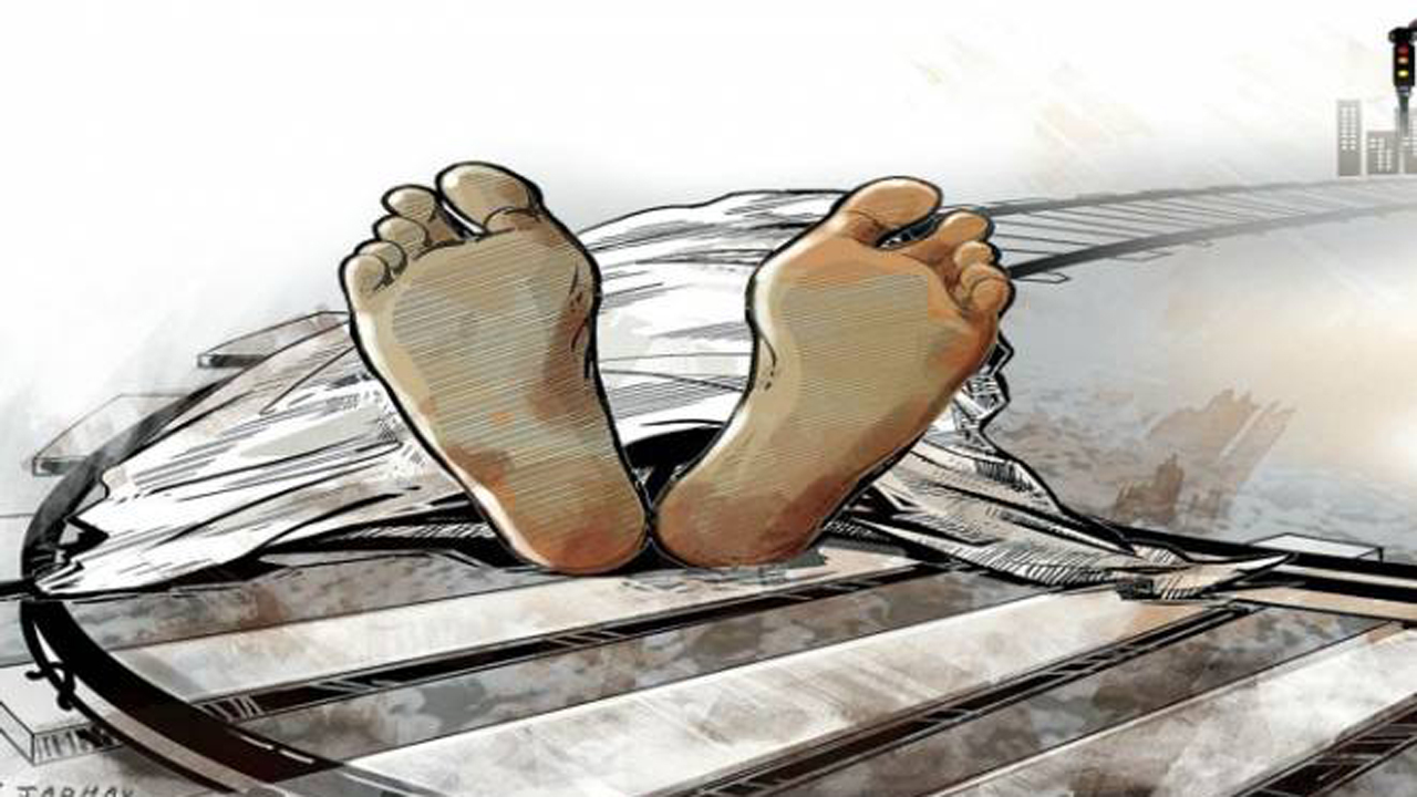 Jaipur: Debt-ridden man, 2 sons jump before moving train