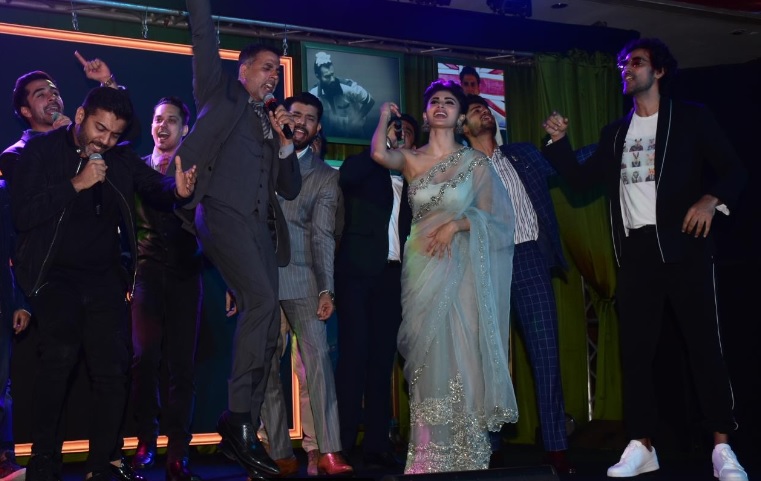 5 moments from Akshay Kumar-Mouni Roy's Gold music launch that made the event memorable! 5 moments from Akshay Kumar-Mouni Roy's Gold music launch that made the event memorable!
