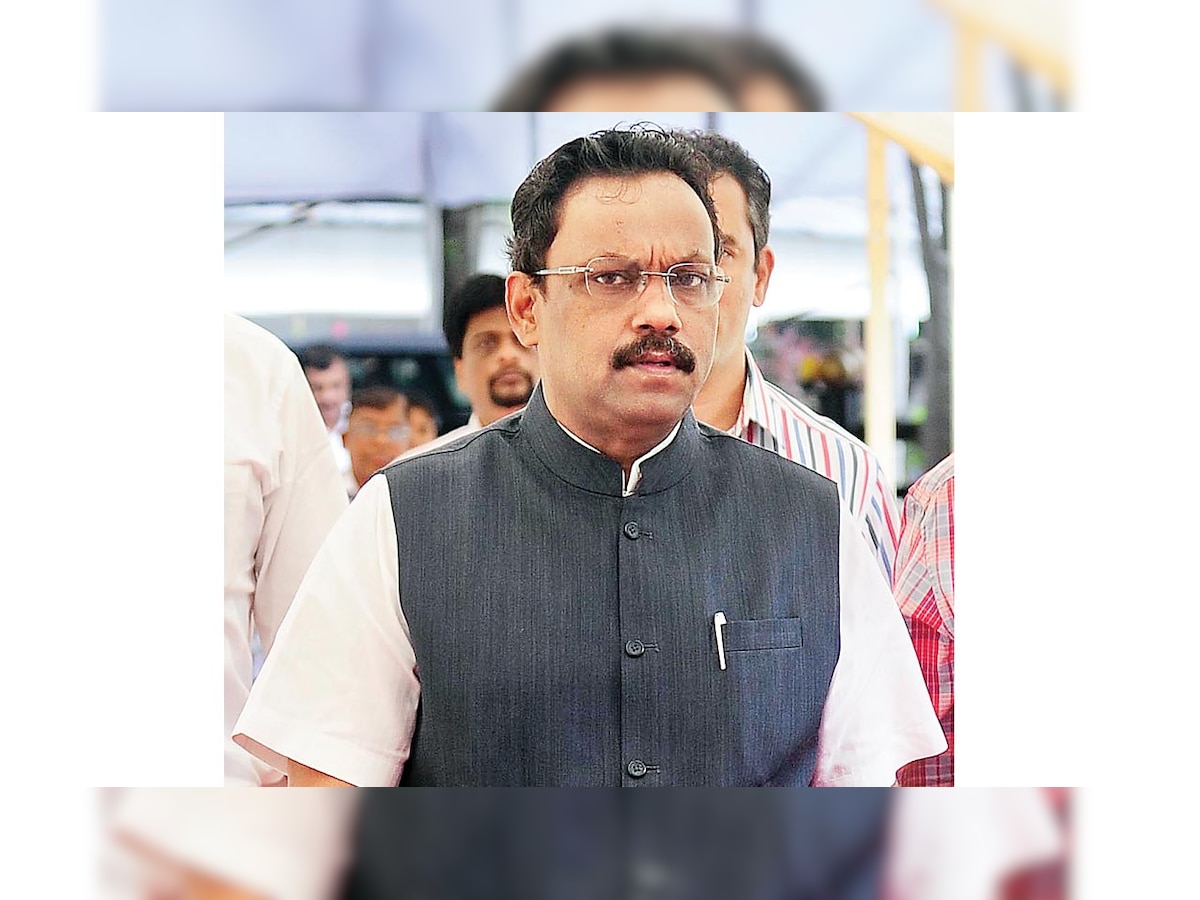 Education minister Vinod Tawde declares school holiday a bit too late