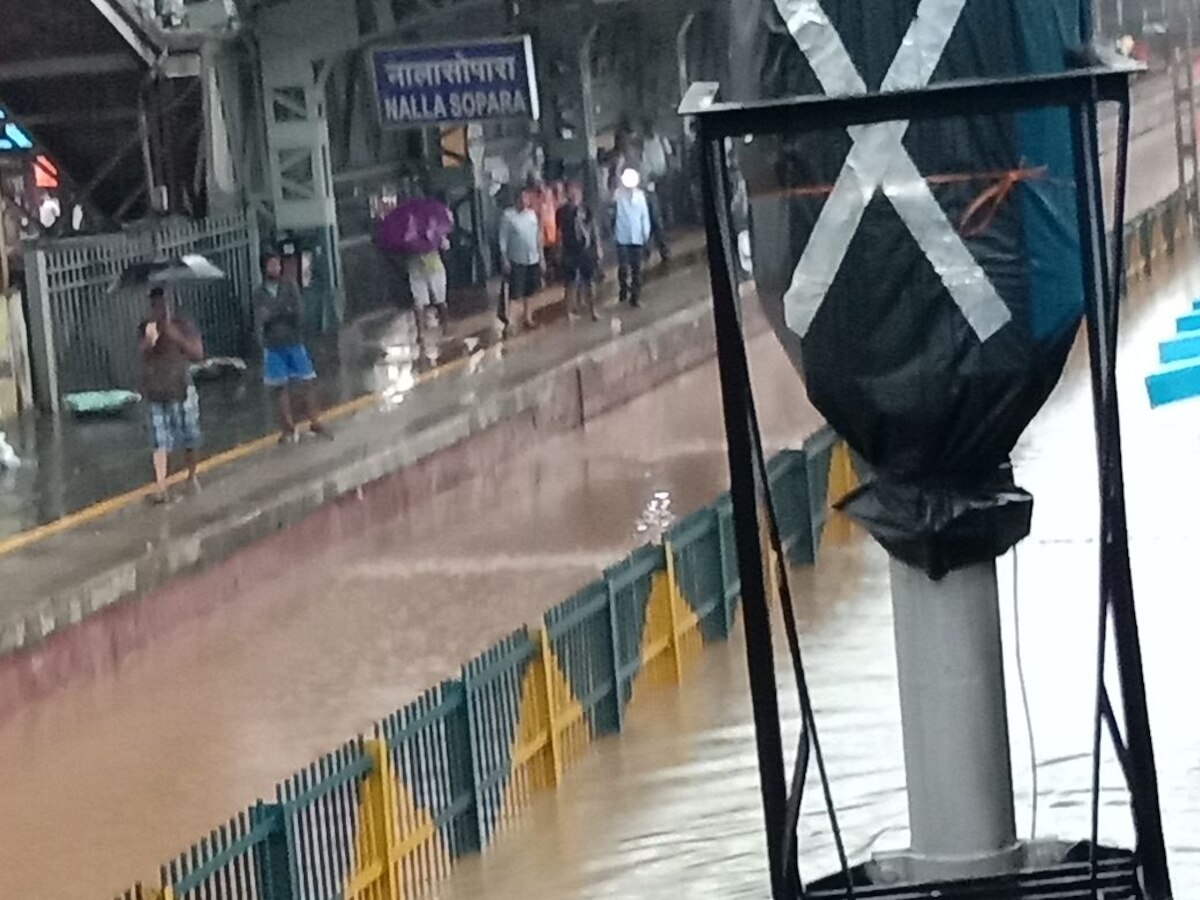 Heavy rains continue to lash Mumbai, rail services hit