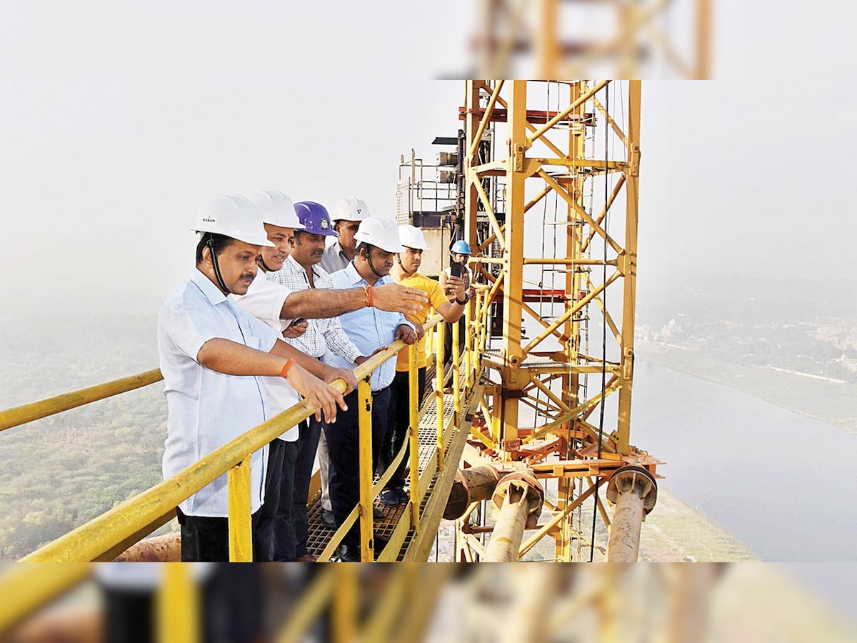 Delhi: Signature bridge to be ready by October