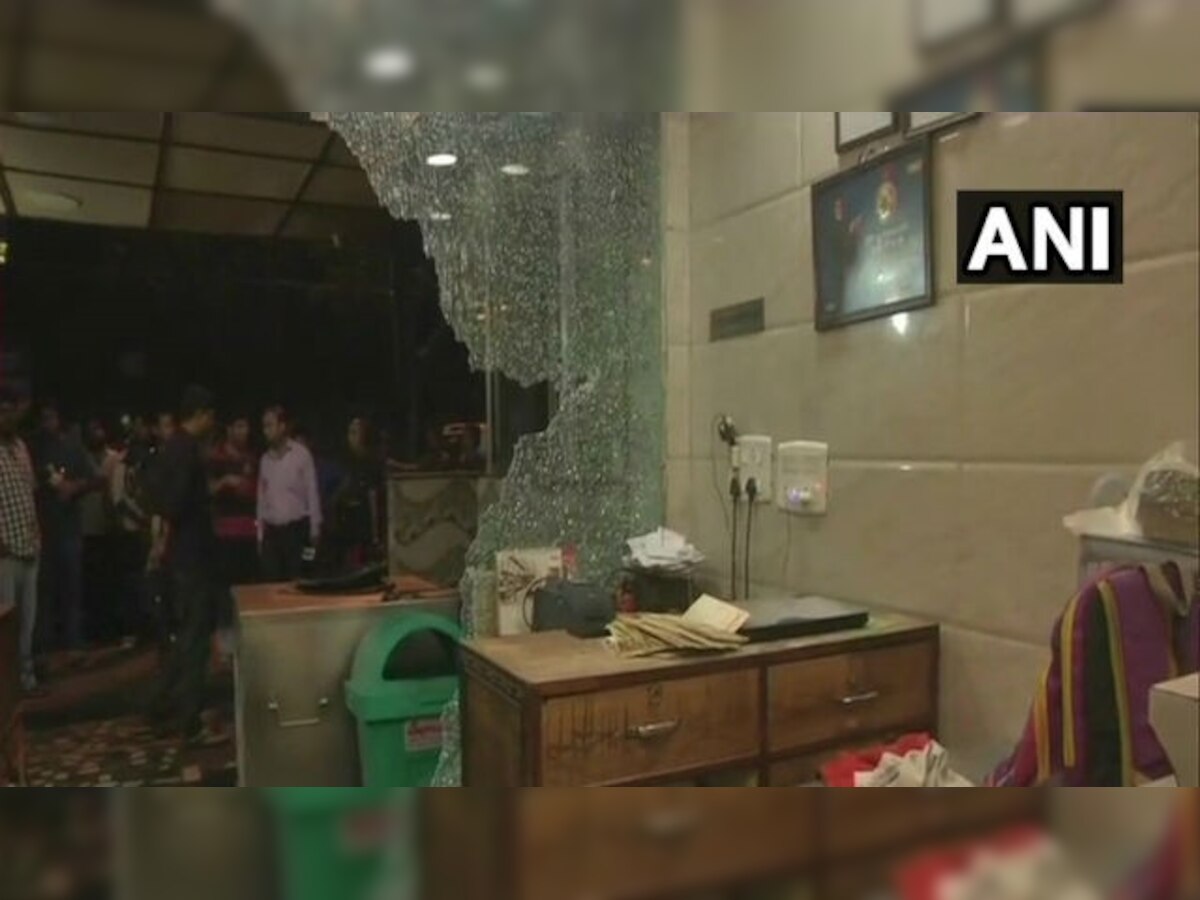 Watch: Angry over lack of parking space, delivery boys vandalise Dilli 19 restaurant