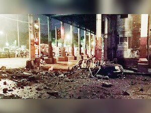 Balcony of Esplanade Mansion in Colaba collapses on parked taxi