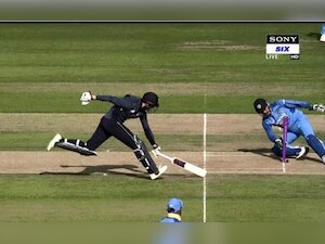 WATCH: MS Dhoni one-handed whips the bails to run James Vince out