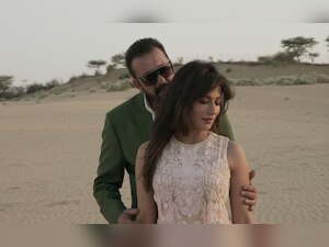 Saheb Biwi Aur Gangster 3: Chitrangda Singh and Sanjay Dutt's sizzling chemistry is grabbing the eyeballs