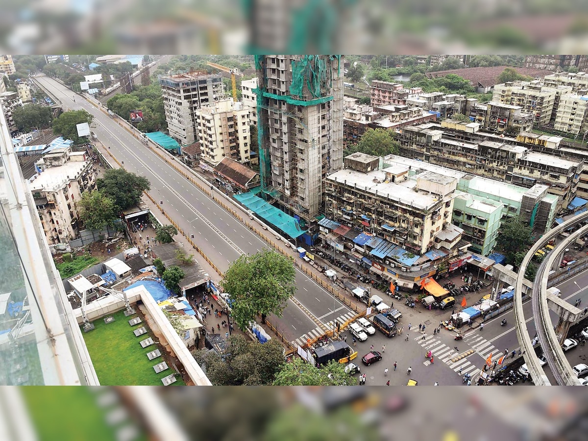 Mumbai: Land belonging to locals below Lower Parel's Delisle Bridge opened for commute amid chaos