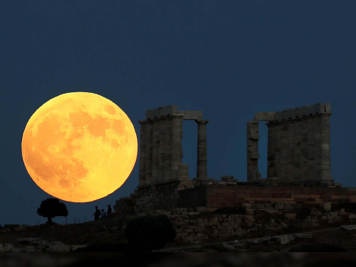 Blood Moon dazzles star gazers in longest lunar eclipse of 21st century