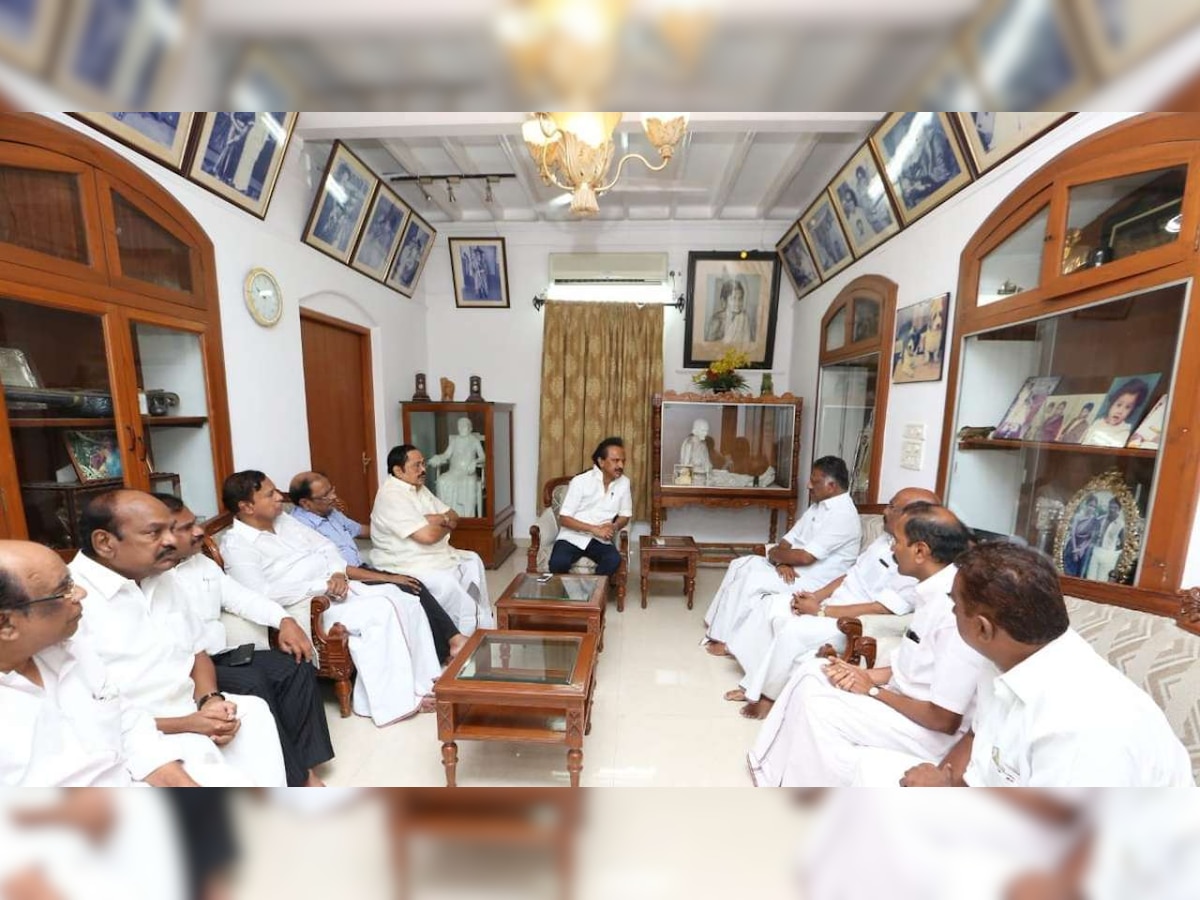 See pic: Venkaiah Naidu and others visit DMK President Karunanidhi in Chennai's Kaveri Hospital