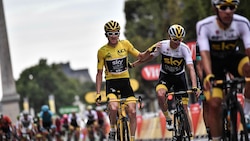 Tour de France: Geraint Thomas claims maiden title as Team Sky extend reign