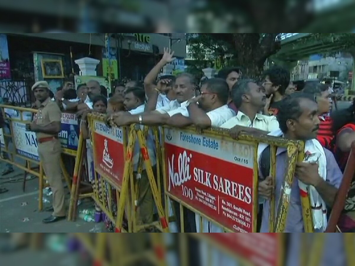 Supporters gather outside Kauvery hospital as Karunanidhi's health 'declines'; Kanimozhi meets them