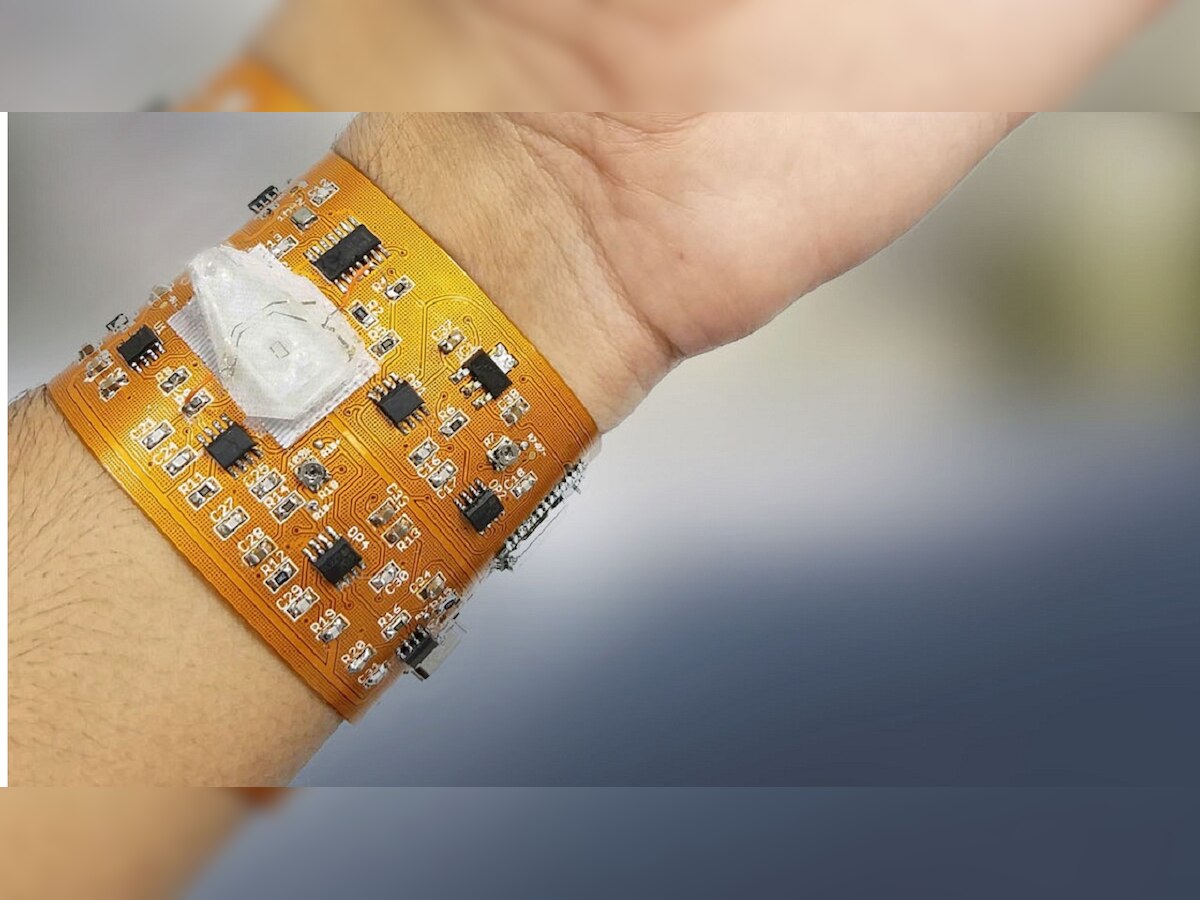 Developed: Smart wristband with wireless link to smartphones to monitor health, environment