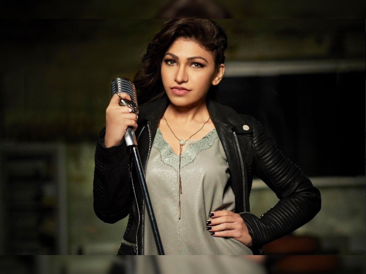 Tulsi Kumar to perform with Guru Randhawa in UK