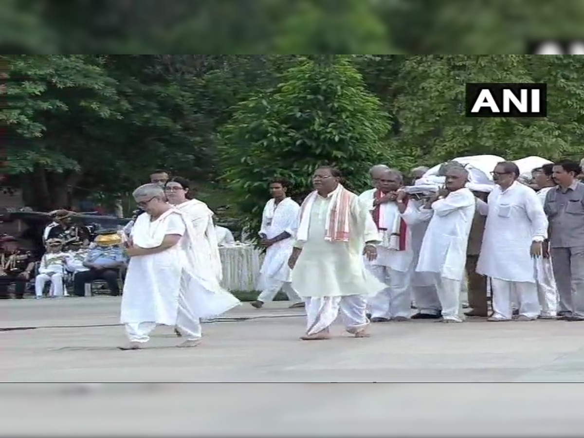 Atal Bihari Amar Rahe: Amidst sound of bugles, foster daughter Namita Kaul Bhattacharya lights pyre