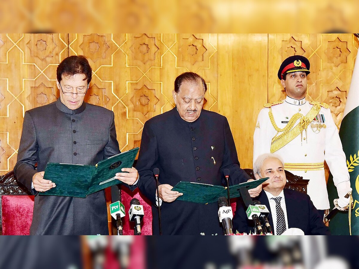 Imran Khan stumbles over Urdu words while taking oath