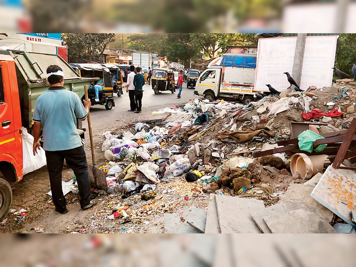 Open plots in Andheri west turn into dumping grounds