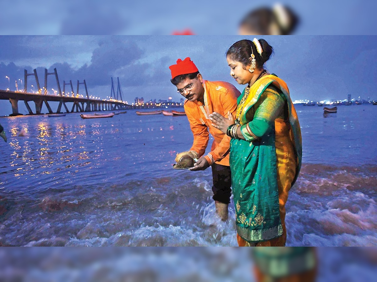 mumbai-citizens-celebrate-narali-purnima-raksha-bandhan-over-weekend