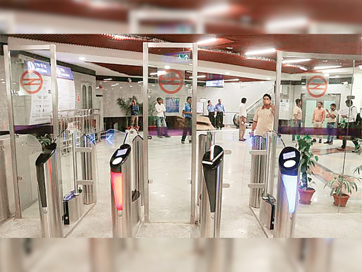 Magenta Line yet to woo Yellow Line loyalists due to no mobile connectivity