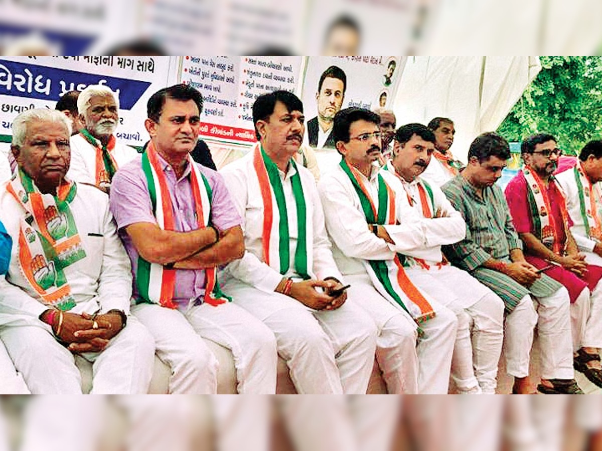 Gujarat Congress warns of statewide dharna for loan waiver