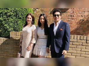 Sara Tendulkar celebrates graduation day with mother Anjali and father  Sachin